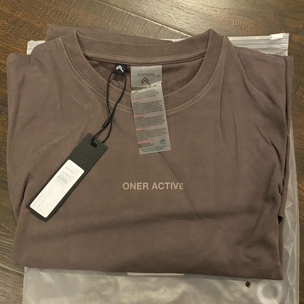 Oner Active washed brown oversized t-shirt in size XS. Short sleeve. Brand new.